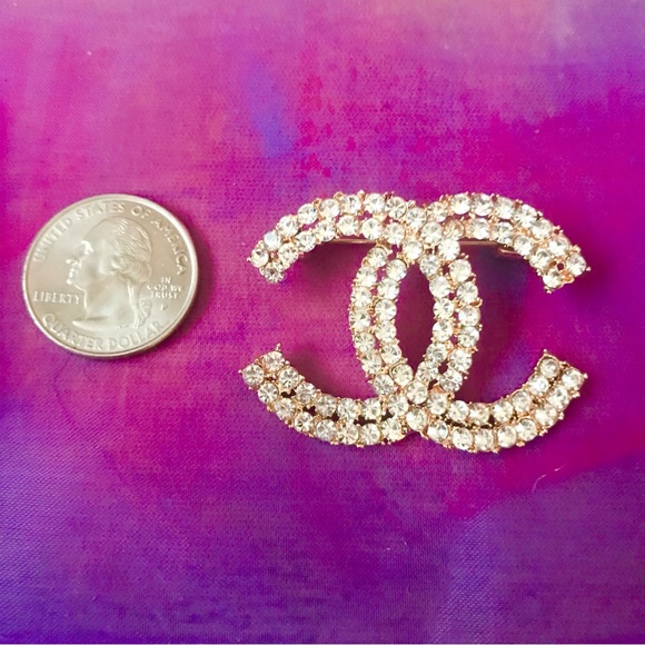 FabulouslyFitted | A Crowd Brooches Galore in Diamonds & Pearls - Picture 4 of 11